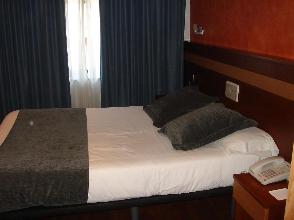 Hotel Iris 그라노예르스